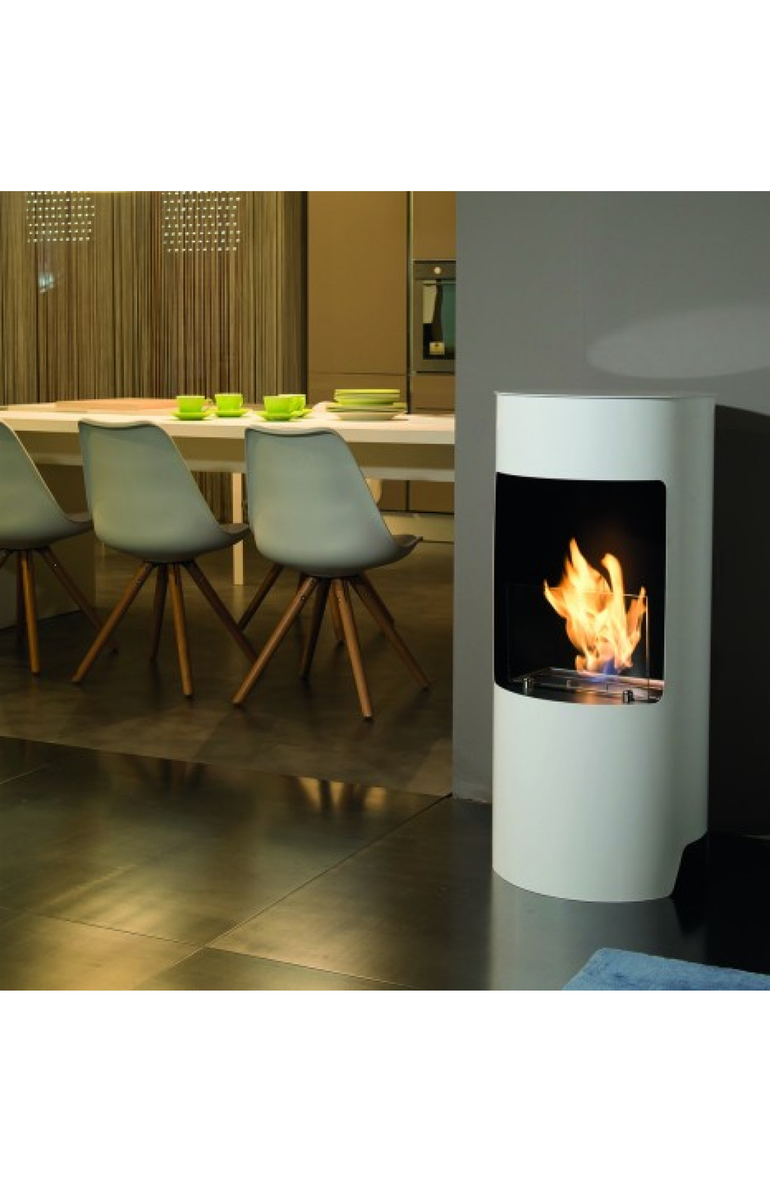 Camino A Bioetanolo In Acciaio Verniciato Bianco Per Spazi Di 25mq Cortina